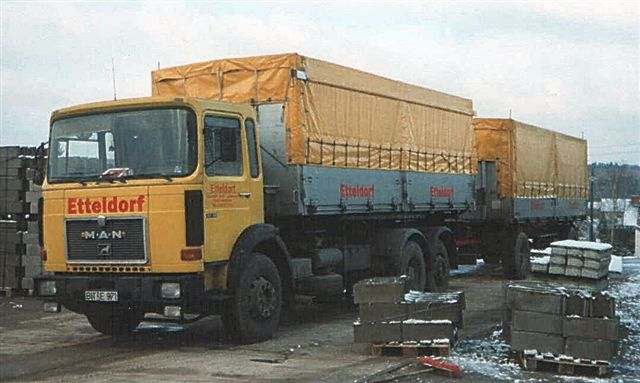 Foto: MAN 19.361 Getreidekipperzug mit Wechselaufbau