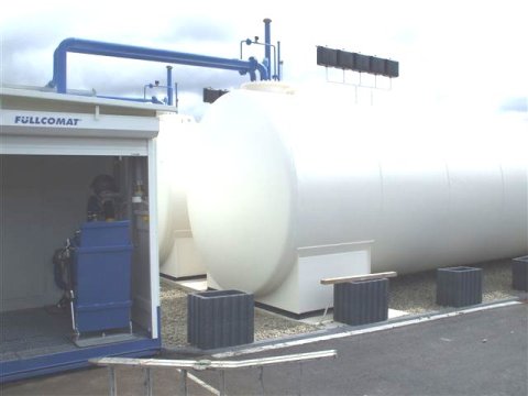 Foto: Container mit Steuerungsanlage des Tanklagers